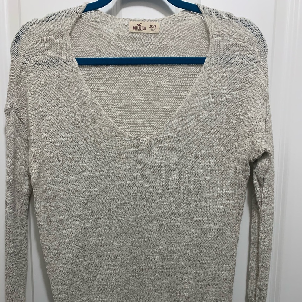 Hollister oatmeal colored sweater